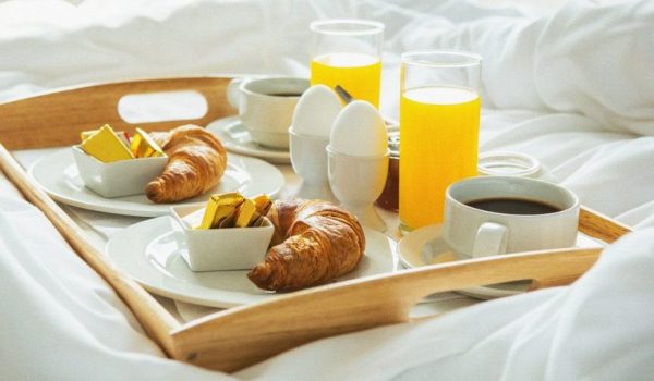 room-service-hotels-1024x482-1