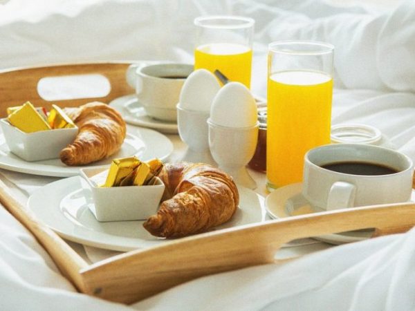 room-service-hotels-1024x482-1